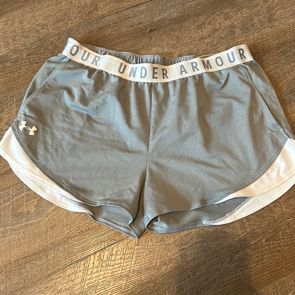 Women’s Under Armour athletic shorts XL